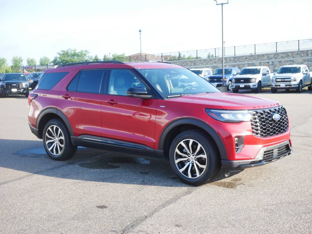 Certified 2025 Ford Explorer ST-Line AWD/4WD image 4