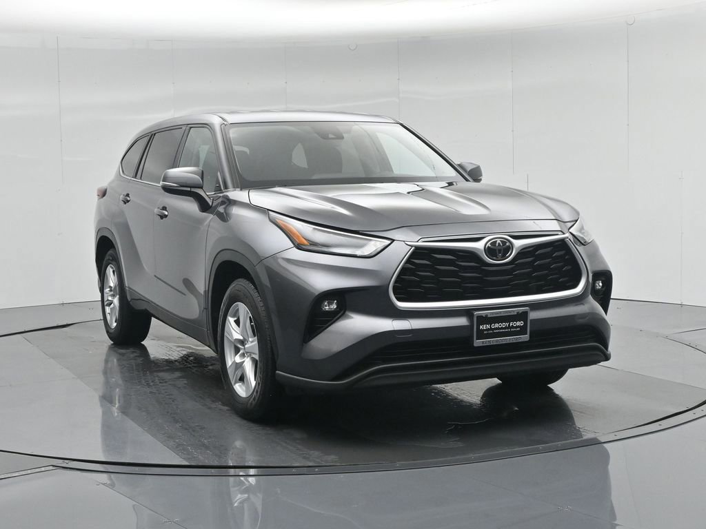 Used 2024 Toyota Highlander LE image 7