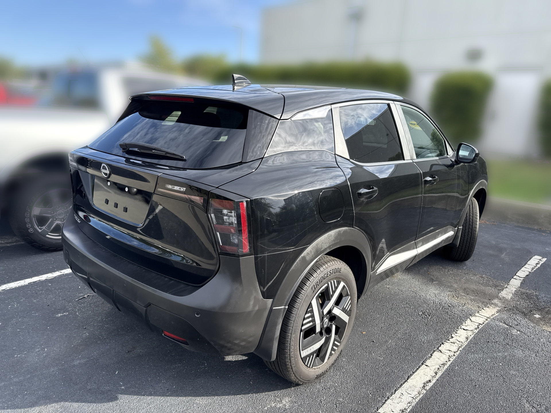 Used 2025 Nissan Kicks SV FWD image 4