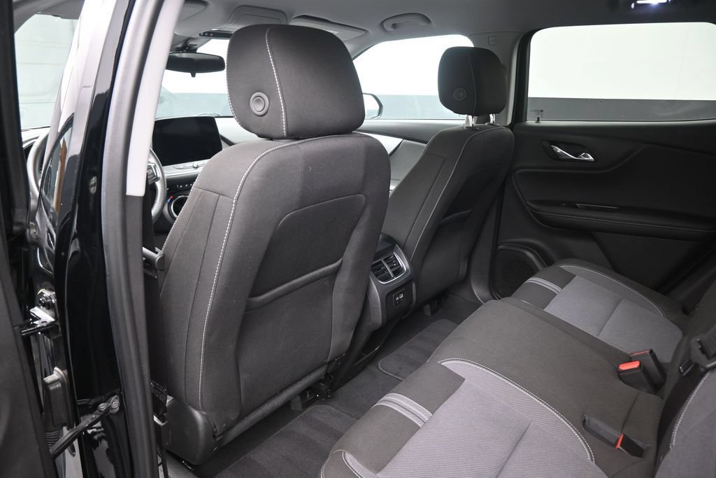 Used 2025 Chevrolet Blazer LT FWD image 9