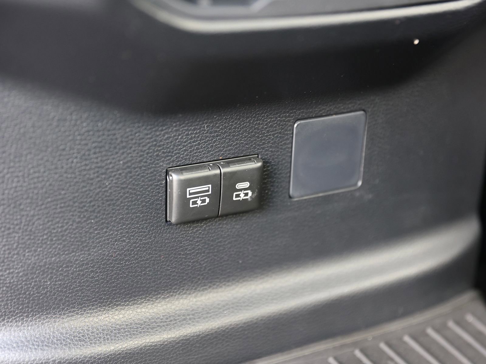 Used 2025 Toyota Tundra SR5 w/ TRD Off-Road Package AWD/4WD image 25