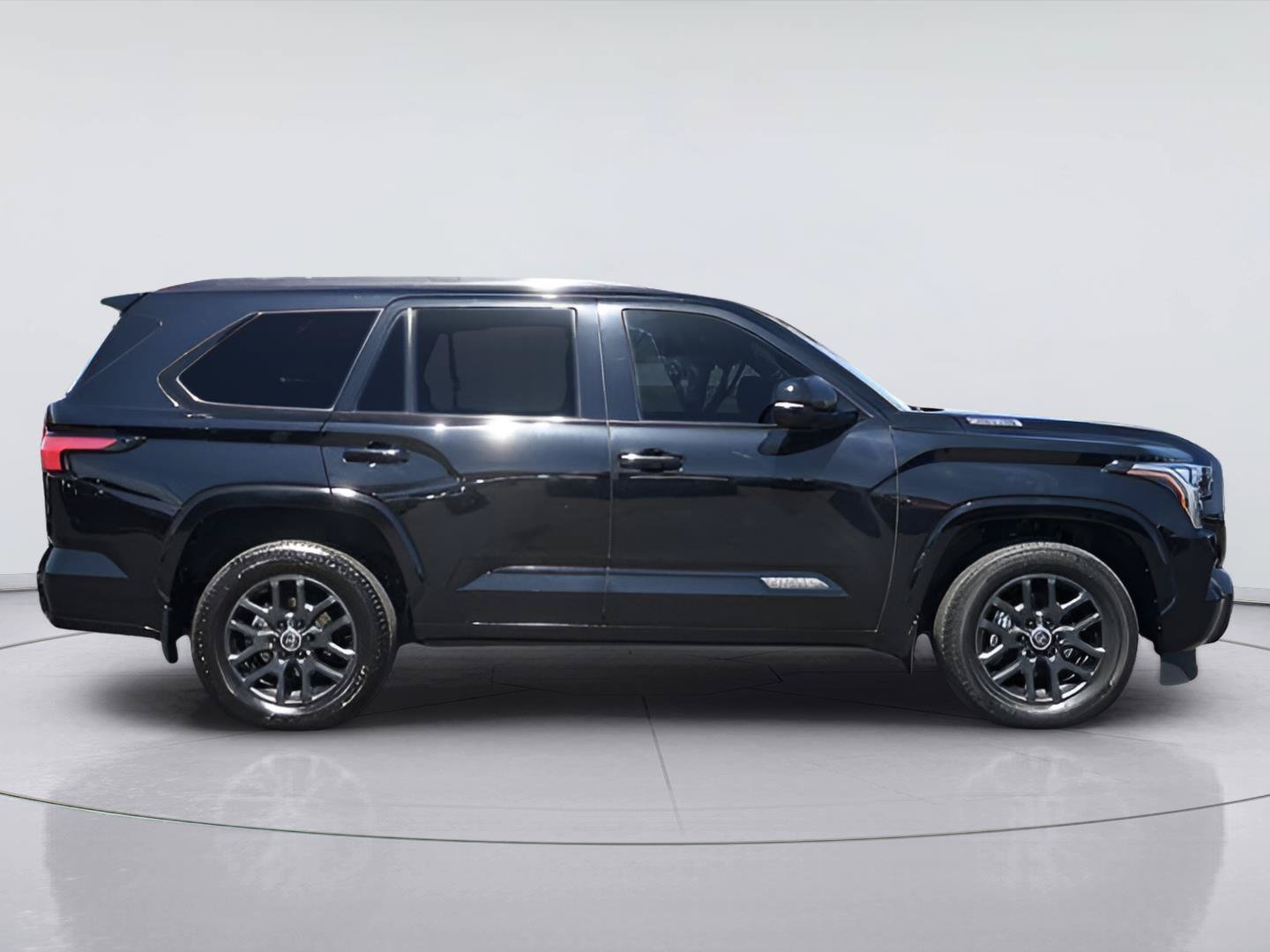 Used 2024 Toyota Sequoia Platinum AWD/4WD image 5