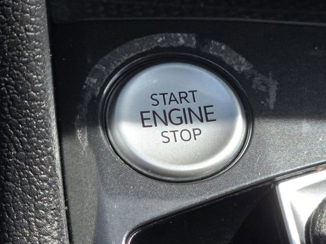 Used 2022 Volkswagen Tiguan SE AWD/4WD image 33