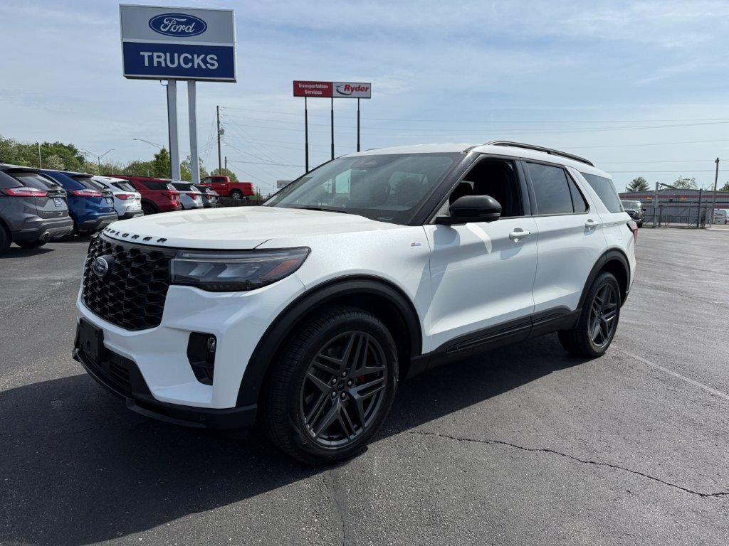 Certified 2025 Ford Explorer ST-Line w/ ST-Line Street Pack AWD/4WD image 5