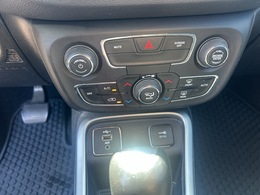 Used 2020 Jeep Compass Latitude w/ Popular Equipment Group FWD image 19