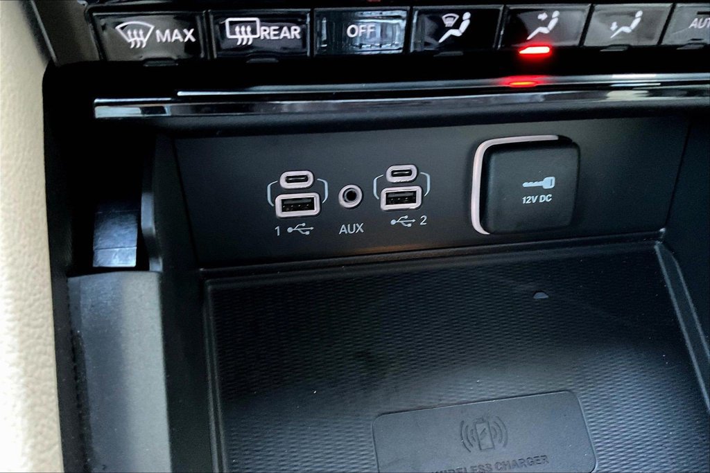 Used 2024 Jeep Grand Cherokee L Limited w/ Luxury Tech Group II RWD image 16