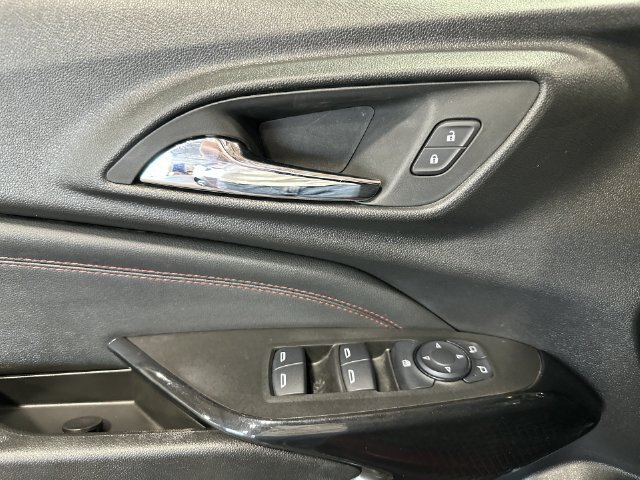 Used 2025 Chevrolet Trax RS FWD image 19