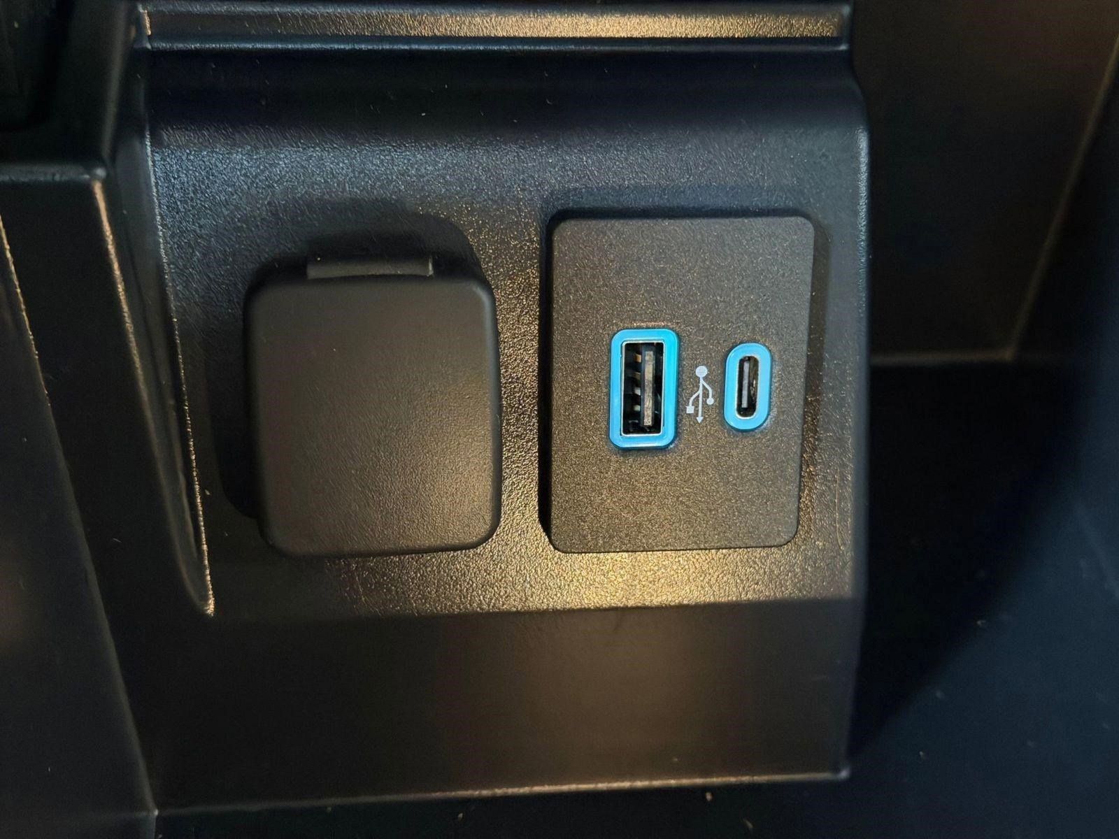 Certified 2023 Ford Explorer ST-Line image 28