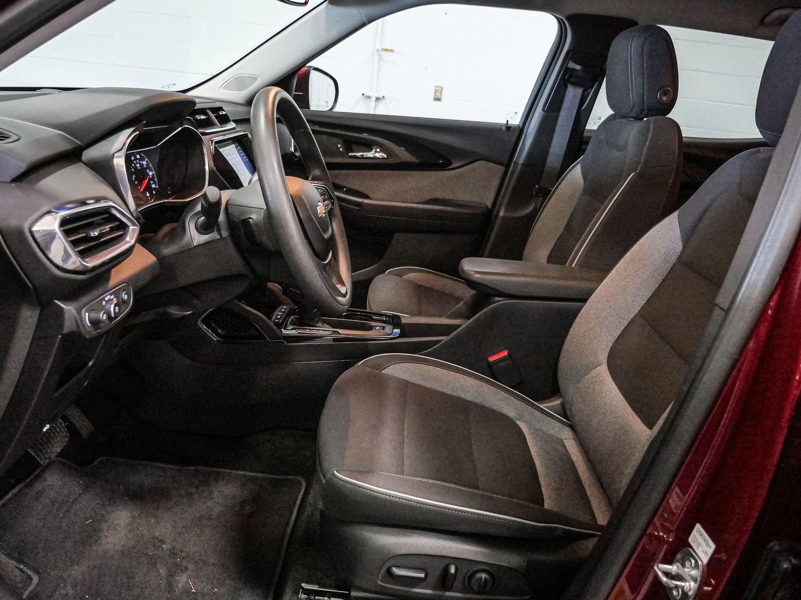 Used 2023 Chevrolet TrailBlazer LT w/ Convenience Package image 21