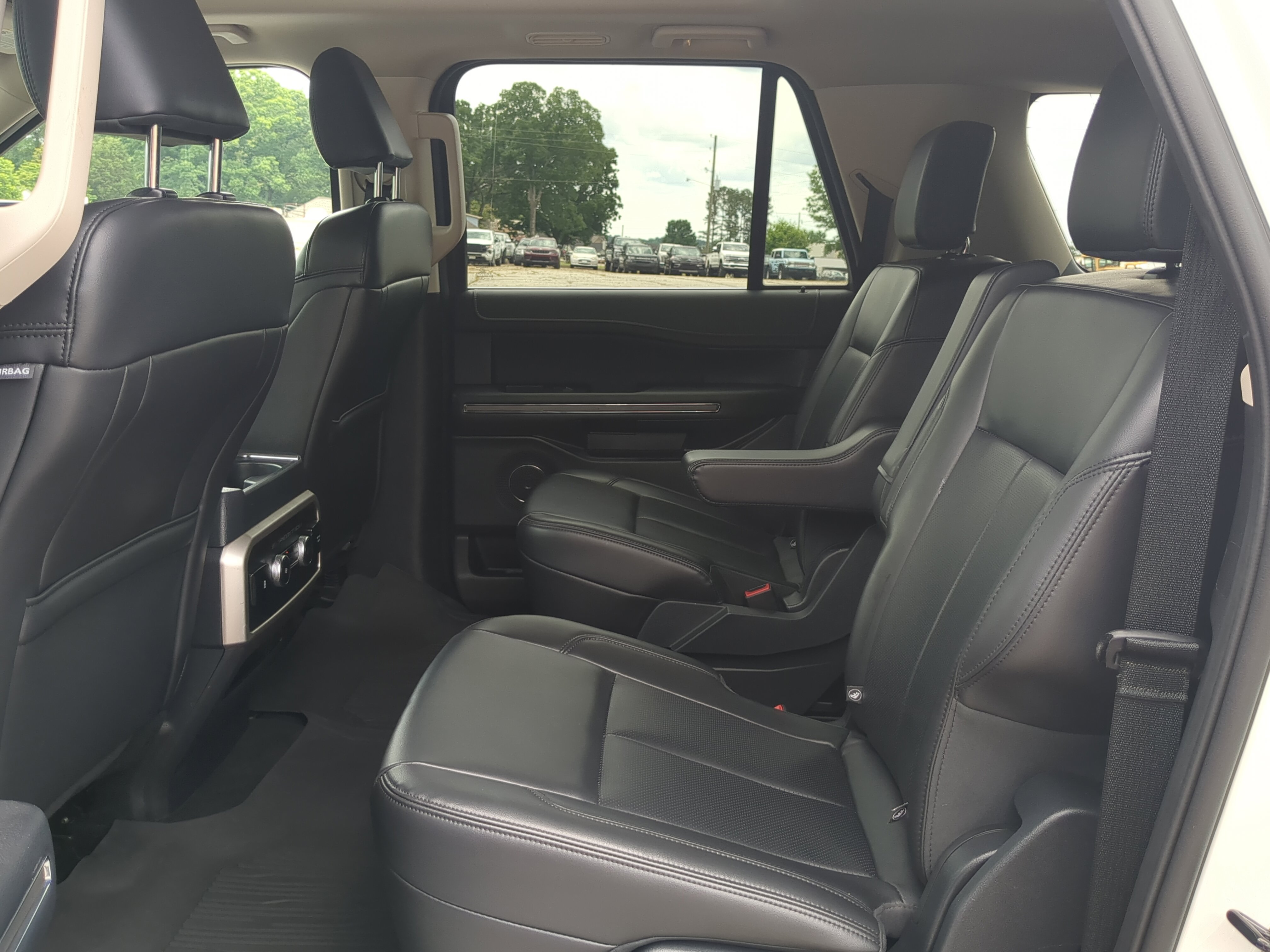 Certified 2024 Ford Expedition Max XLT RWD image 12