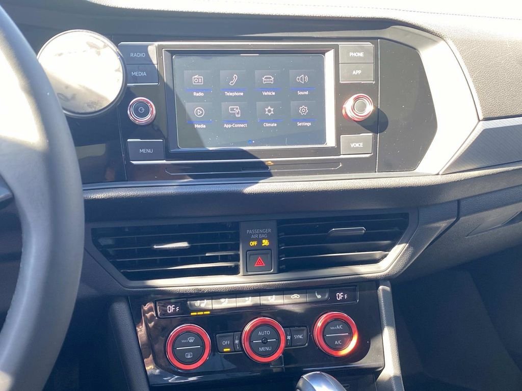 Used 2020 Volkswagen Jetta SE w/ SE Cold Weather Package FWD image 25