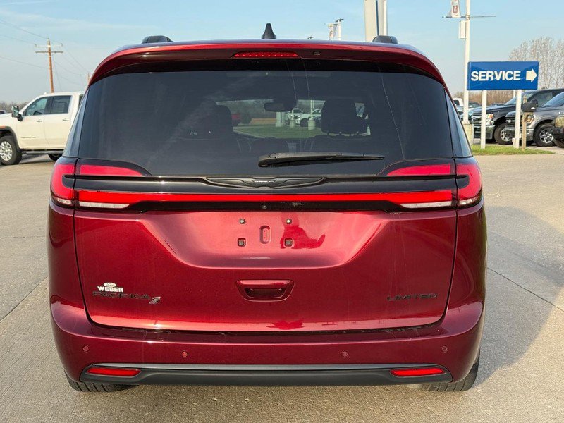 Used 2023 Chrysler Pacifica Limited w/ S Appearance Package image 4
