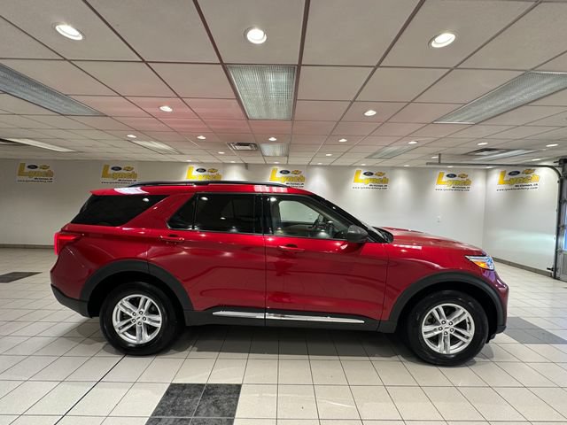Certified 2023 Ford Explorer XLT w/ Equipment Group 202A AWD/4WD image 3