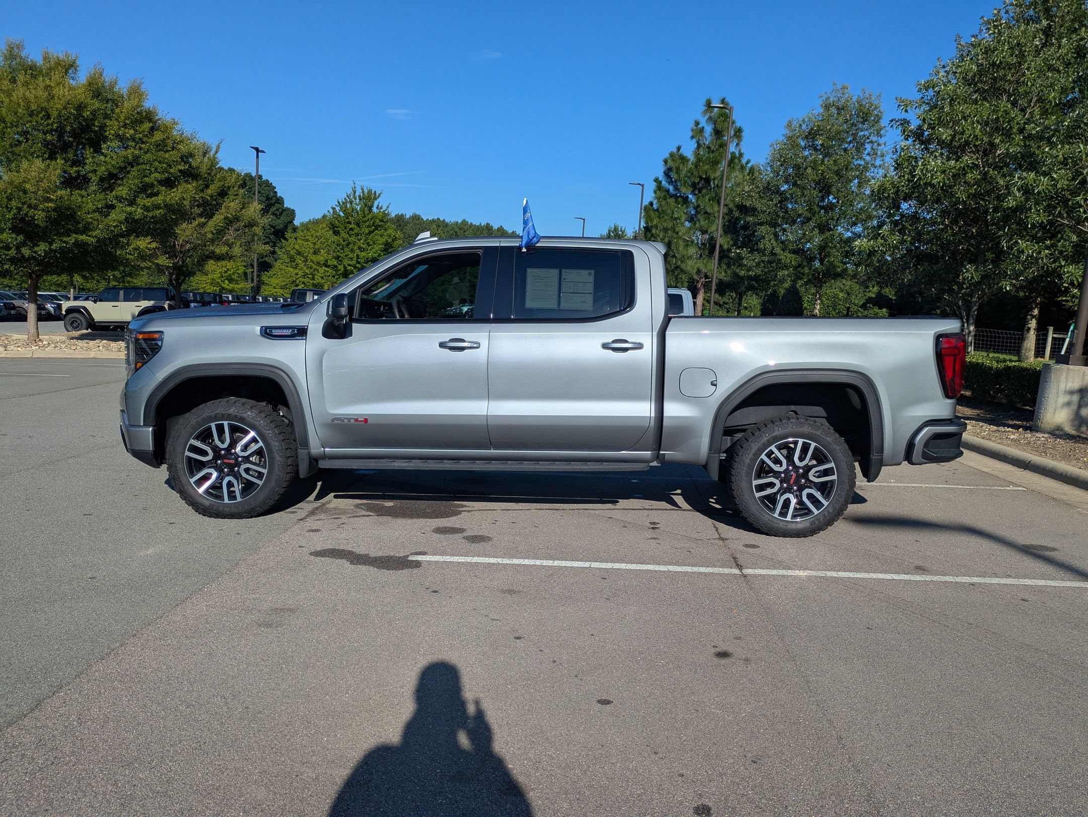 Used 2025 GMC Sierra 1500 AT4 w/ AT4 Premium Package AWD/4WD image 7