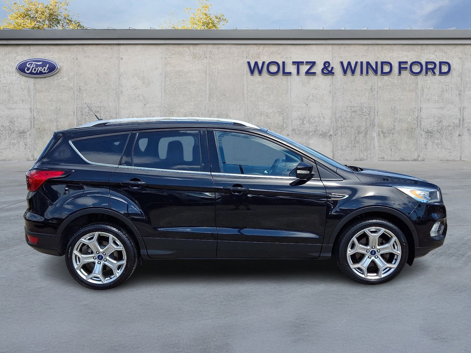 Certified 2019 Ford Escape Titanium AWD/4WD image 2