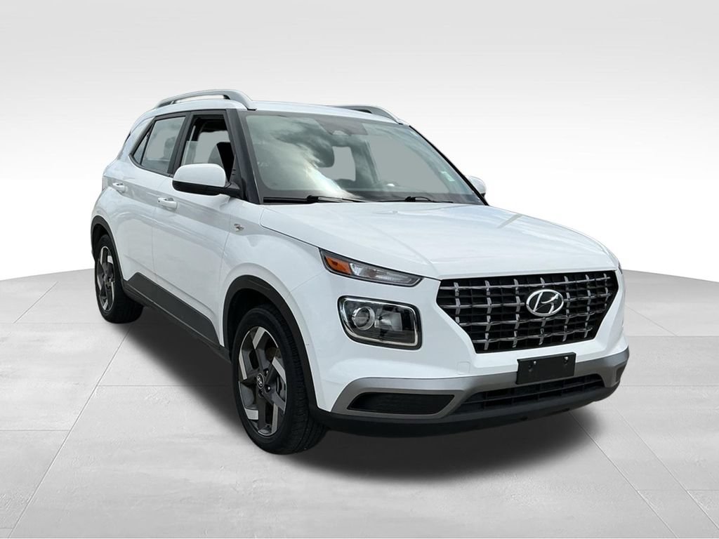 Used 2025 Hyundai Venue SEL FWD image 13