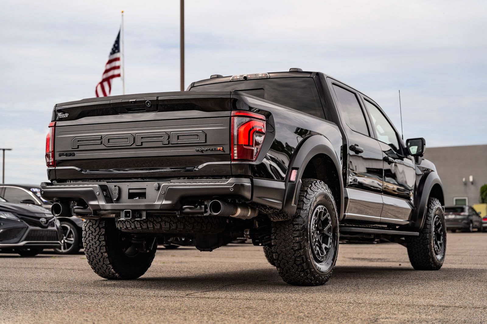 Certified 2025 Ford F150 Raptor w/ Equipment Group 803A Raptor R AWD/4WD image 10