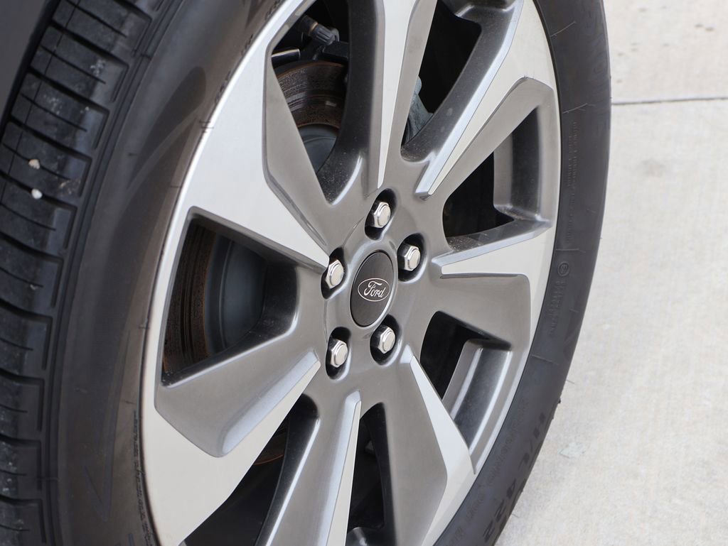 Certified 2025 Ford Escape Platinum image 40