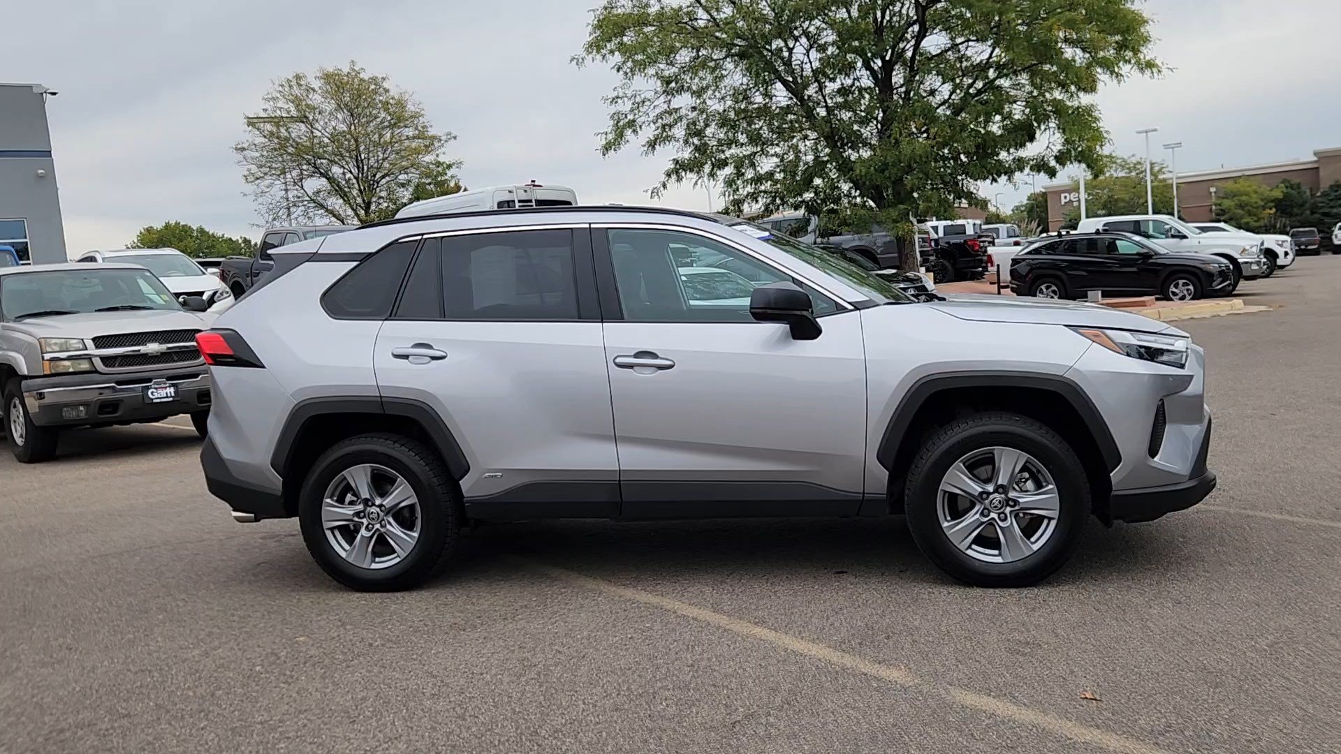 Used 2025 Toyota RAV4 LE AWD/4WD image 10