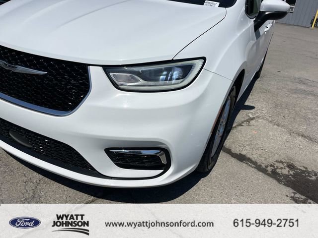 Used 2023 Chrysler Pacifica Touring-L image 9