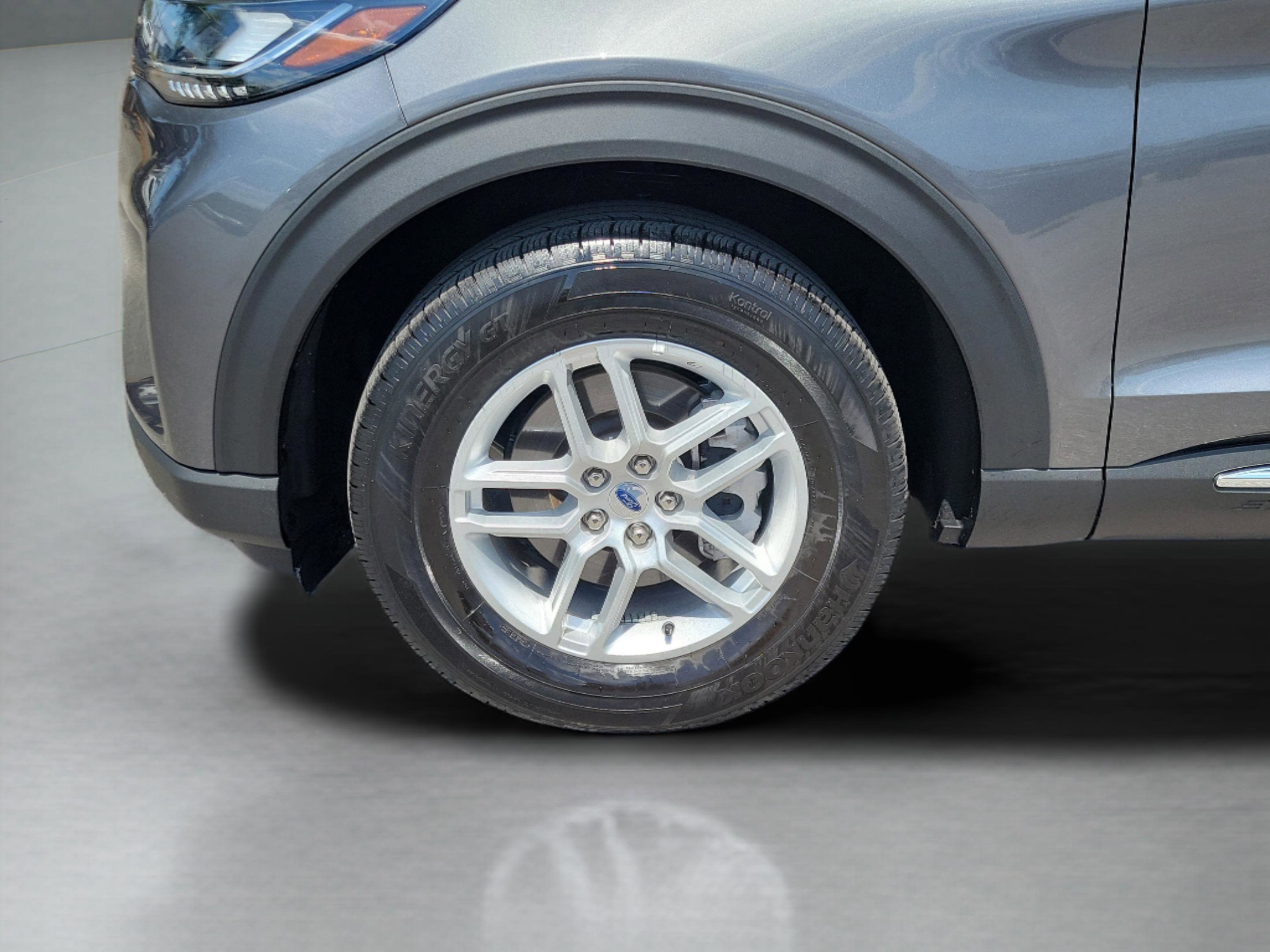 Certified 2025 Ford Explorer Active AWD/4WD image 6