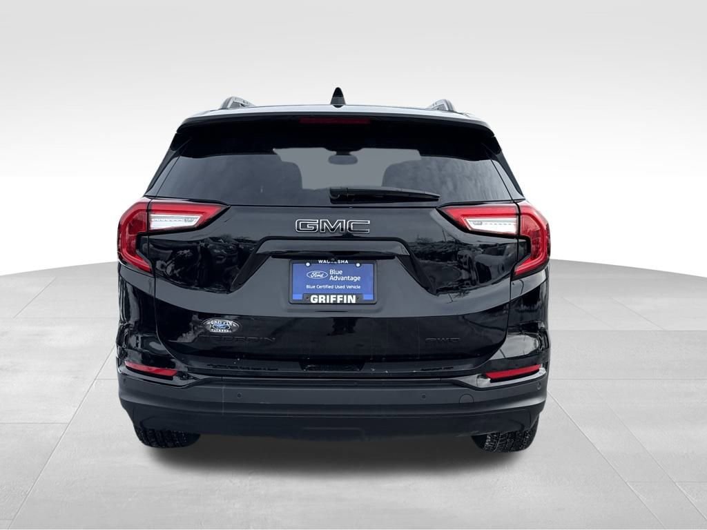 Used 2024 GMC Terrain SLT w/ Infotainment Package II image 3