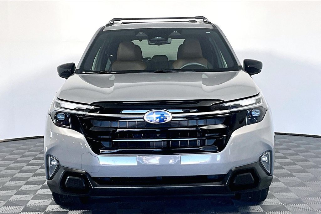 Used 2025 Subaru Forester Touring w/ Popular Package - Touring AWD/4WD image 3