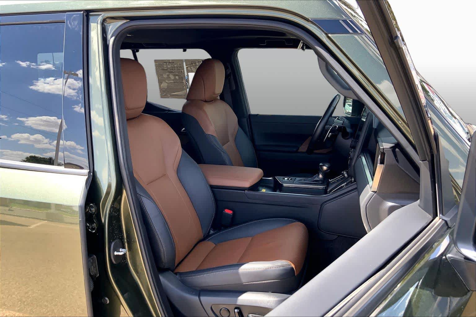 Used 2024 Lexus GX 550 w/ Accessory Package (Z1) AWD/4WD image 9