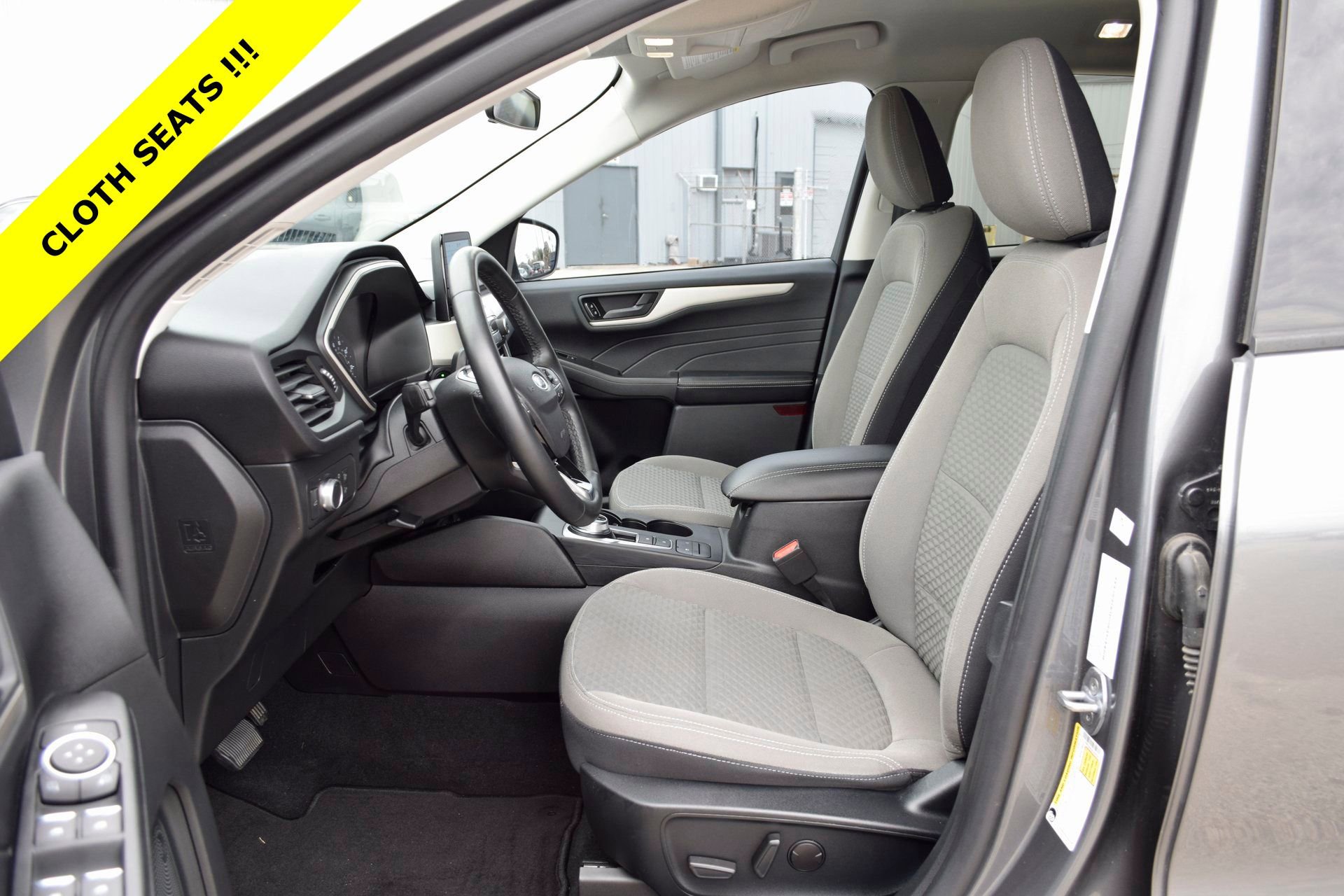 Certified 2022 Ford Escape SE w/ SE Sport Appearance Package image 3