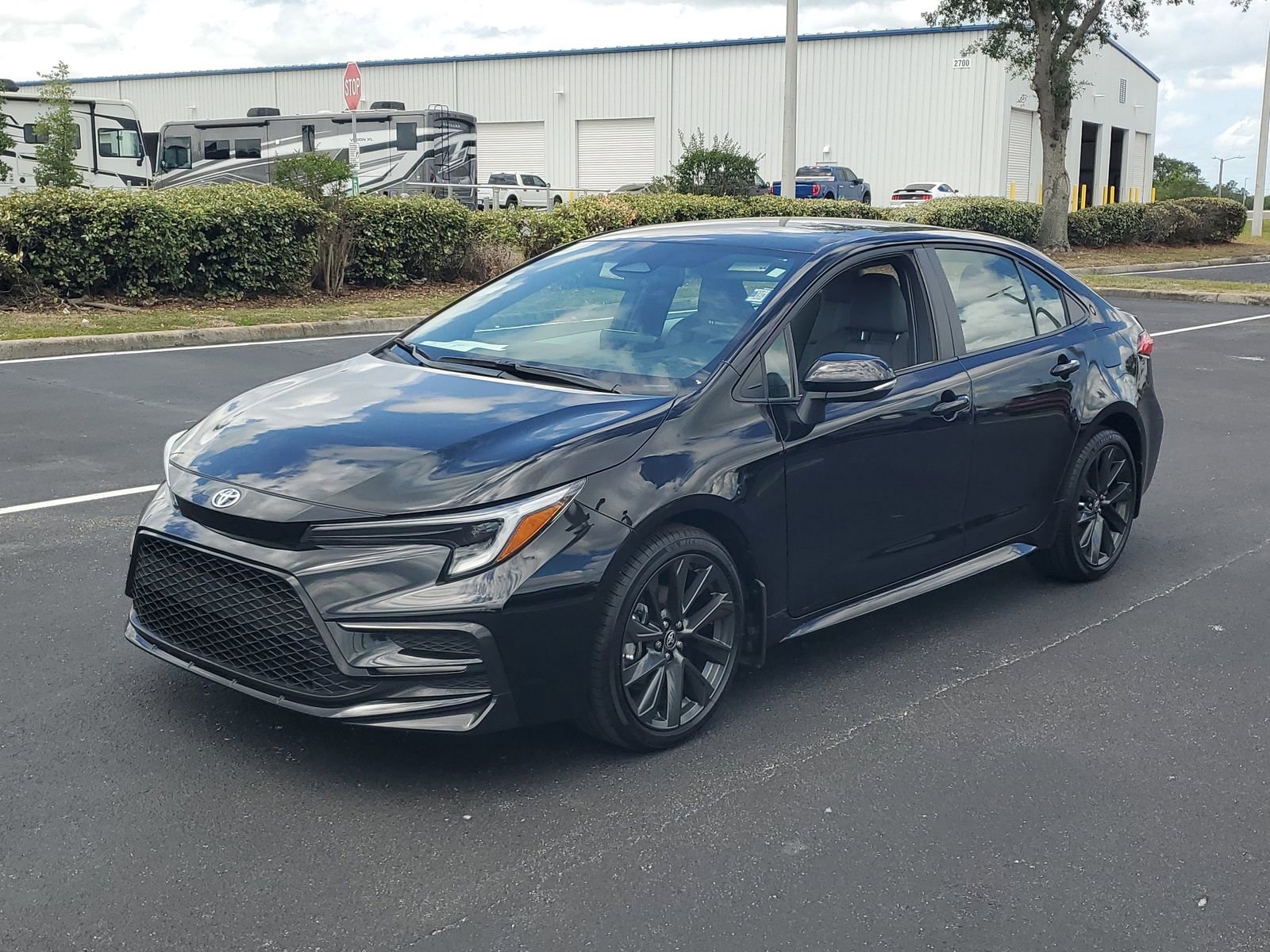 Used 2025 Toyota Corolla SE FWD image 2