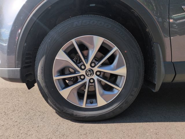 Used 2018 Toyota RAV4 XLE AWD/4WD image 10