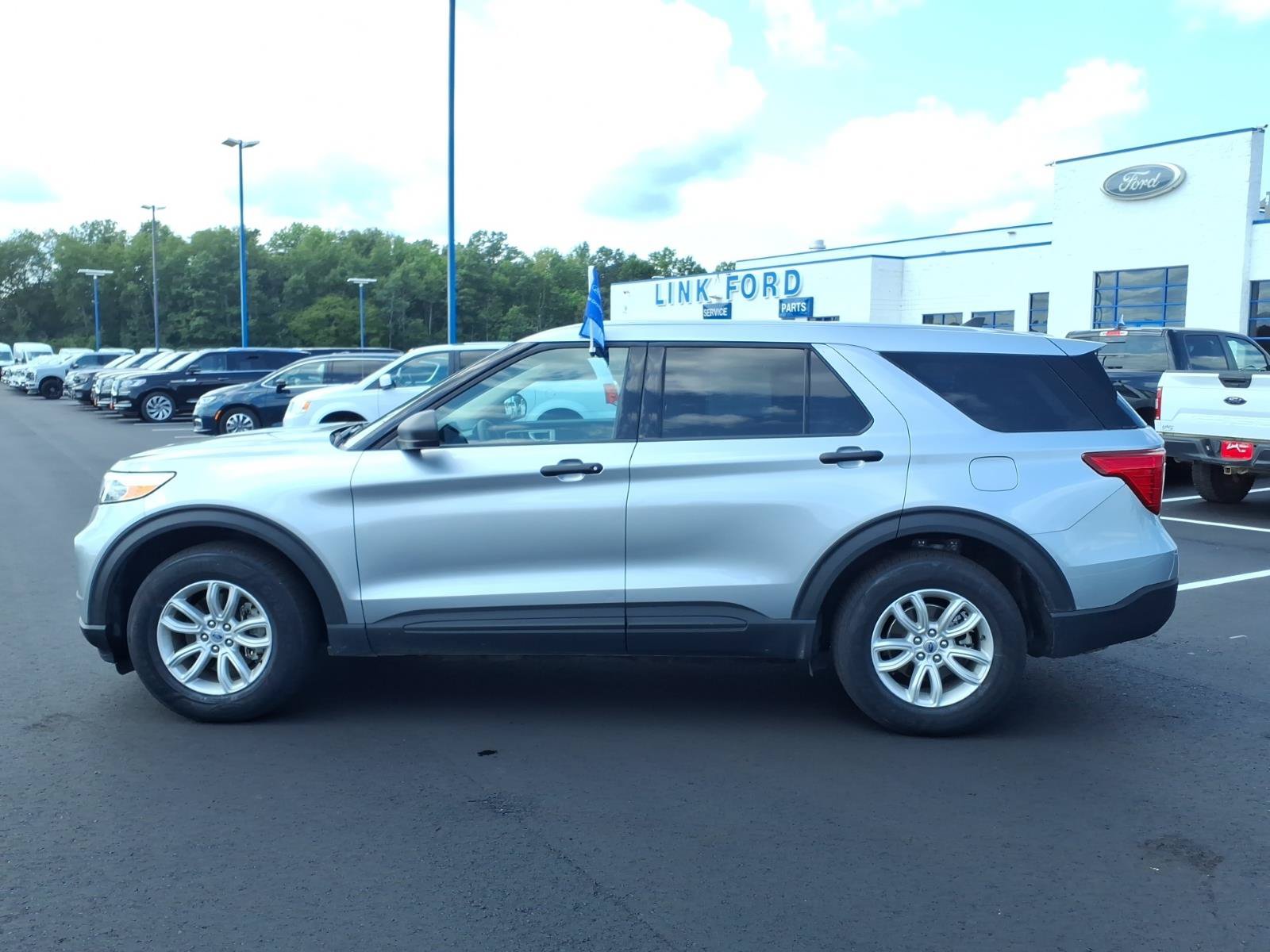 Certified 2021 Ford Explorer 4WD w/ Class III Trailer Tow Package image 2