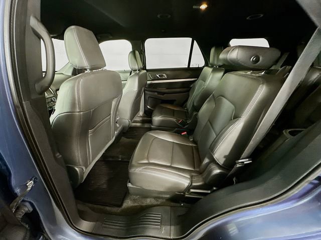 Certified 2018 Ford Explorer XLT w/ Equipment Group 202A FWD image 30