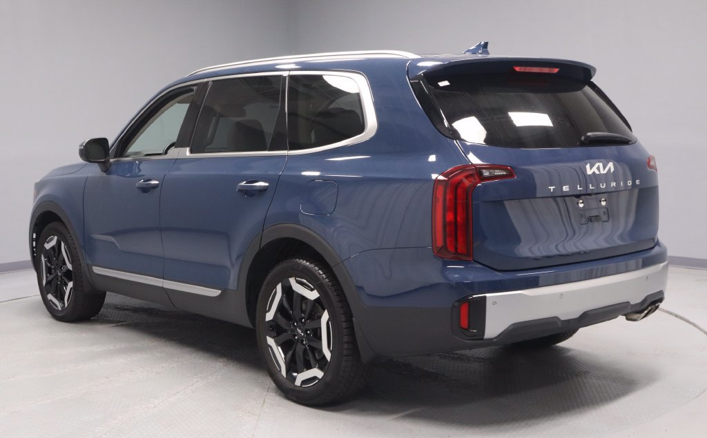 Used 2023 Kia Telluride S w/ S Sunroof Package FWD image 9