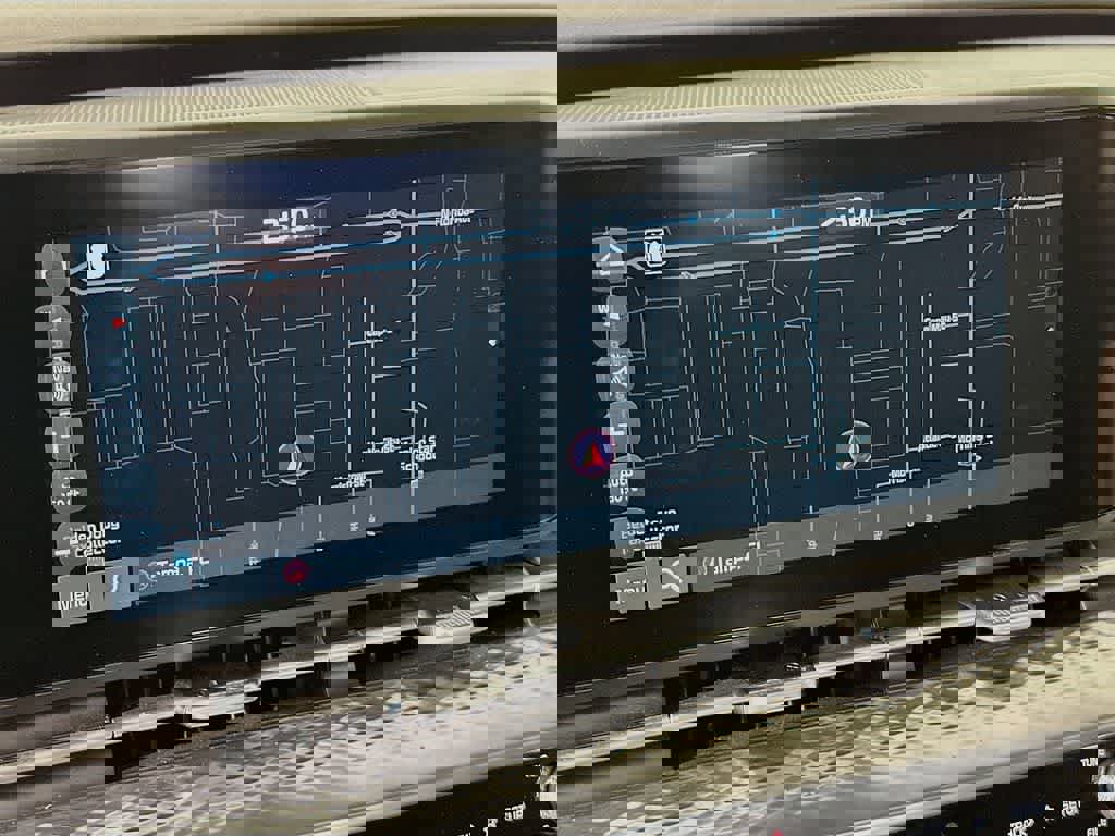 Used 2023 Kia Carnival SX Prestige image 28