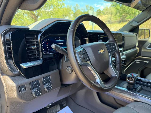 Used 2024 Chevrolet Silverado 1500 LTZ AWD/4WD image 12