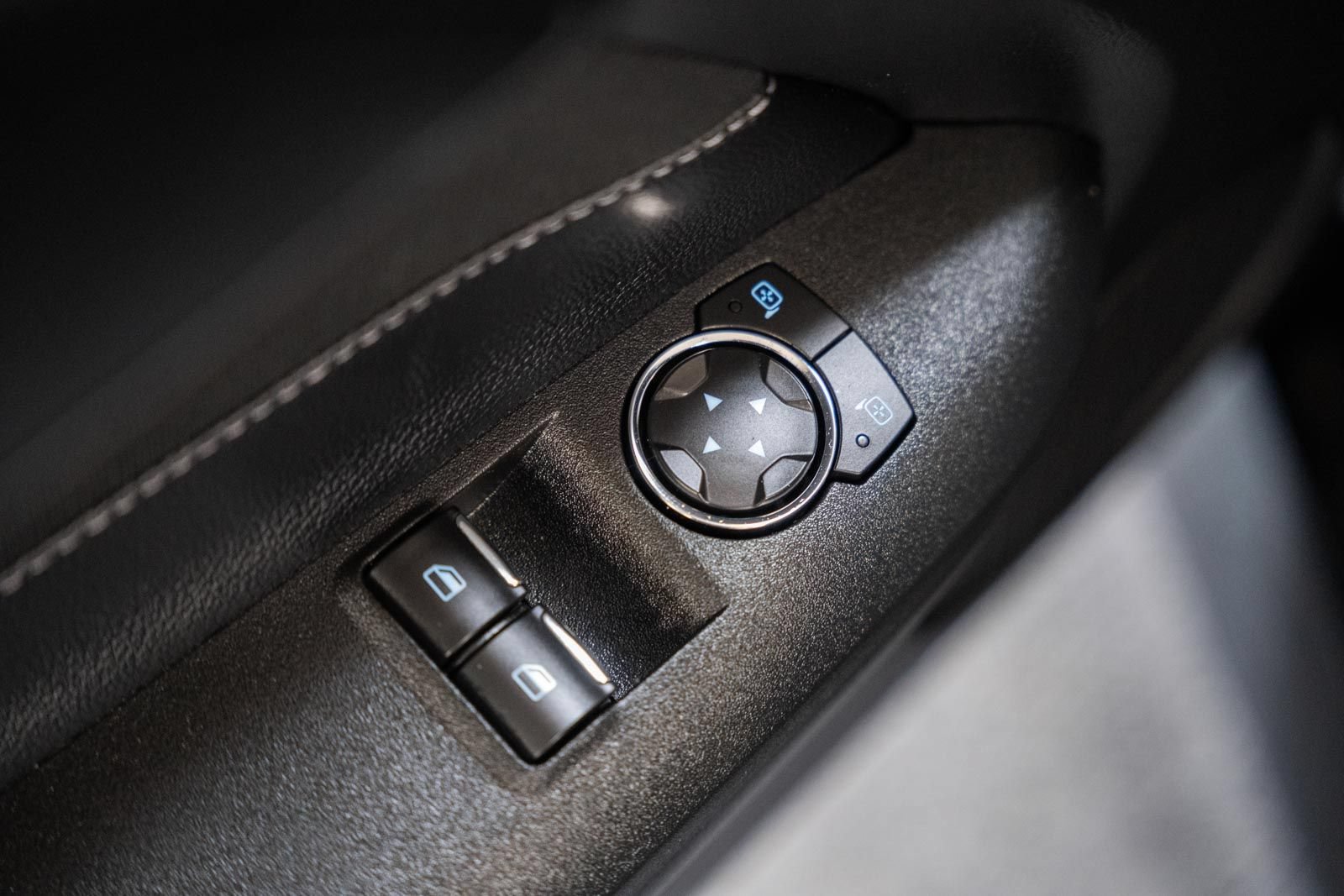 Certified 2018 Ford Mustang Coupe RWD image 27