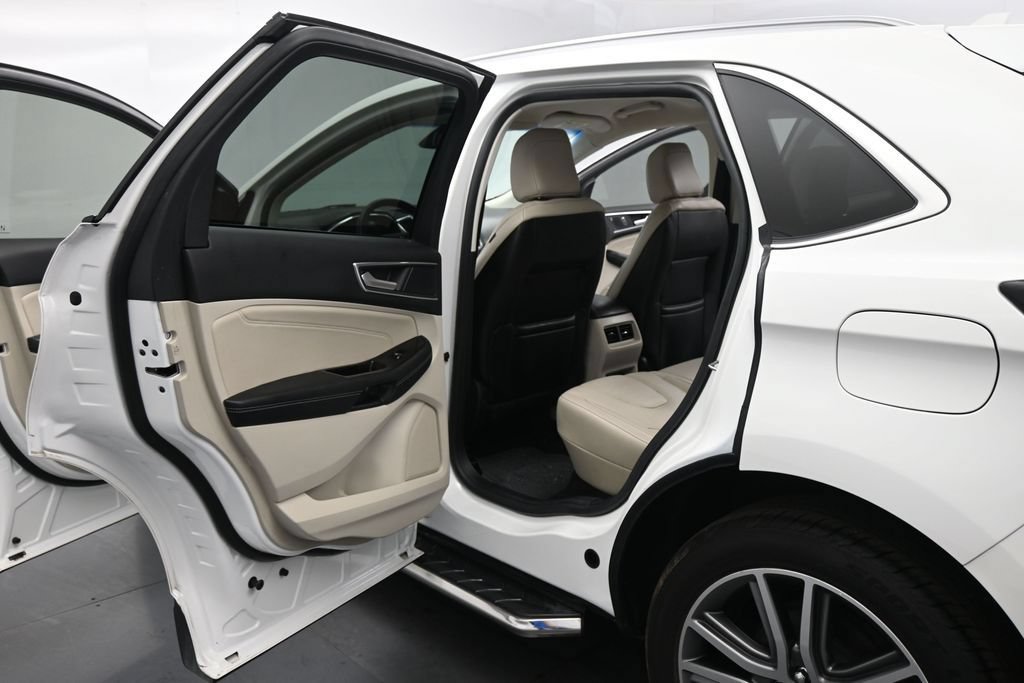 Certified 2020 Ford Edge Titanium FWD image 19
