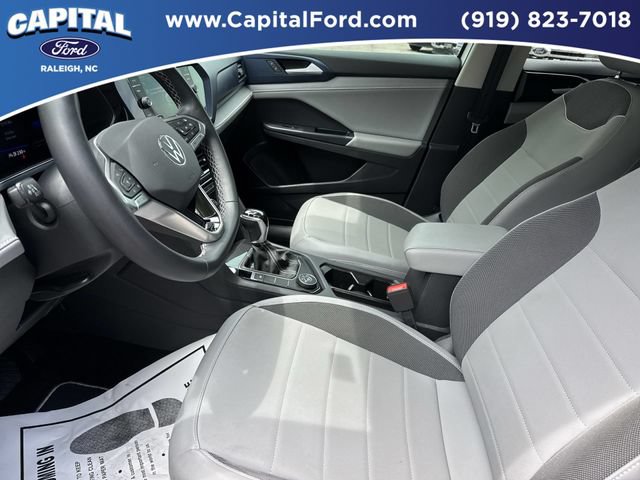 Used 2023 Volkswagen Taos SE w/ Panoramic Sunroof Package AWD/4WD image 19