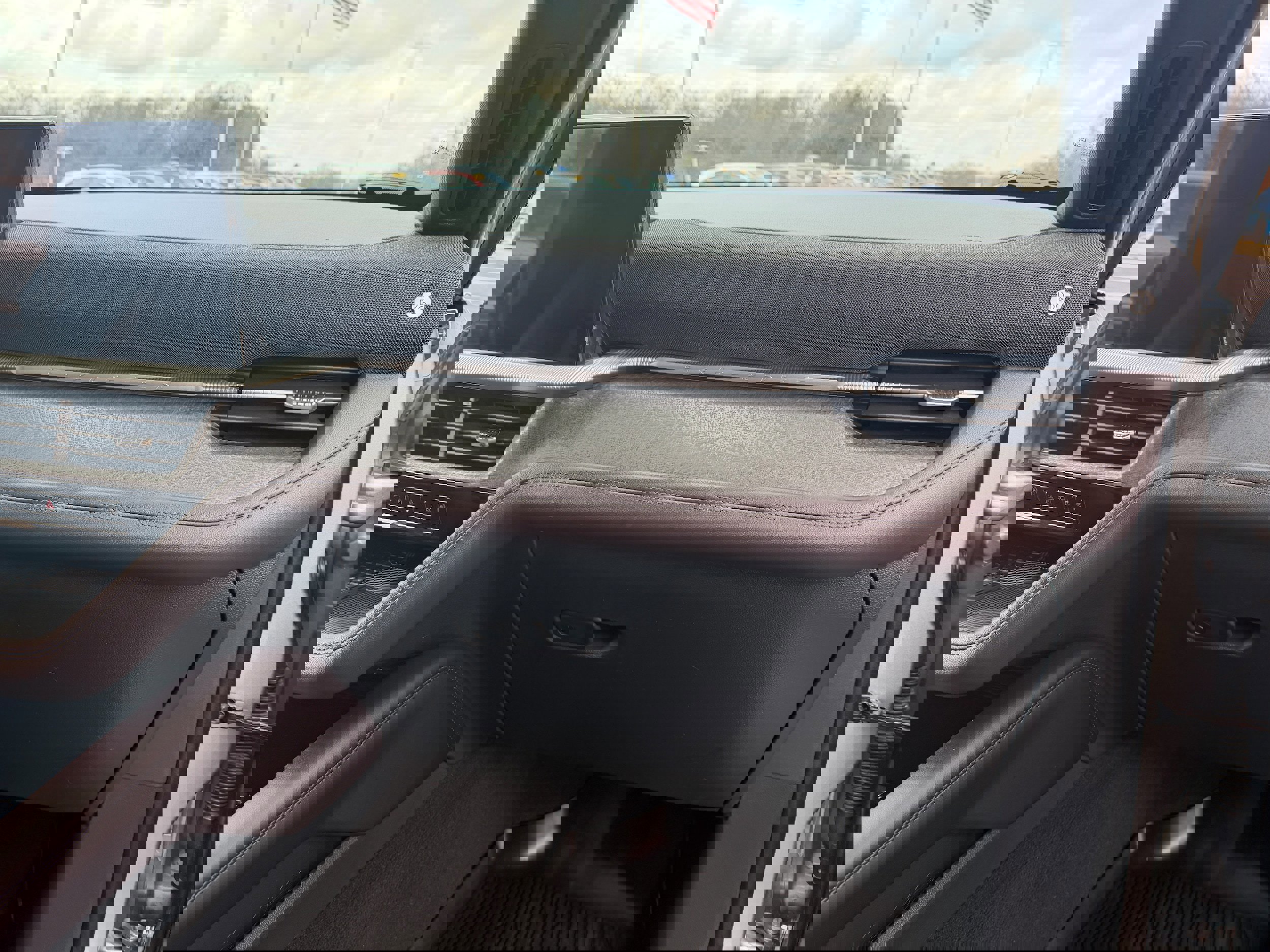 Certified 2025 Ford Explorer Platinum w/ Ultimate Package image 28