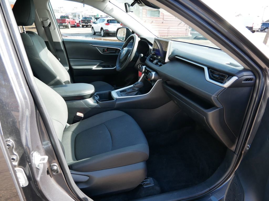 Used 2024 Toyota RAV4 LE image 8