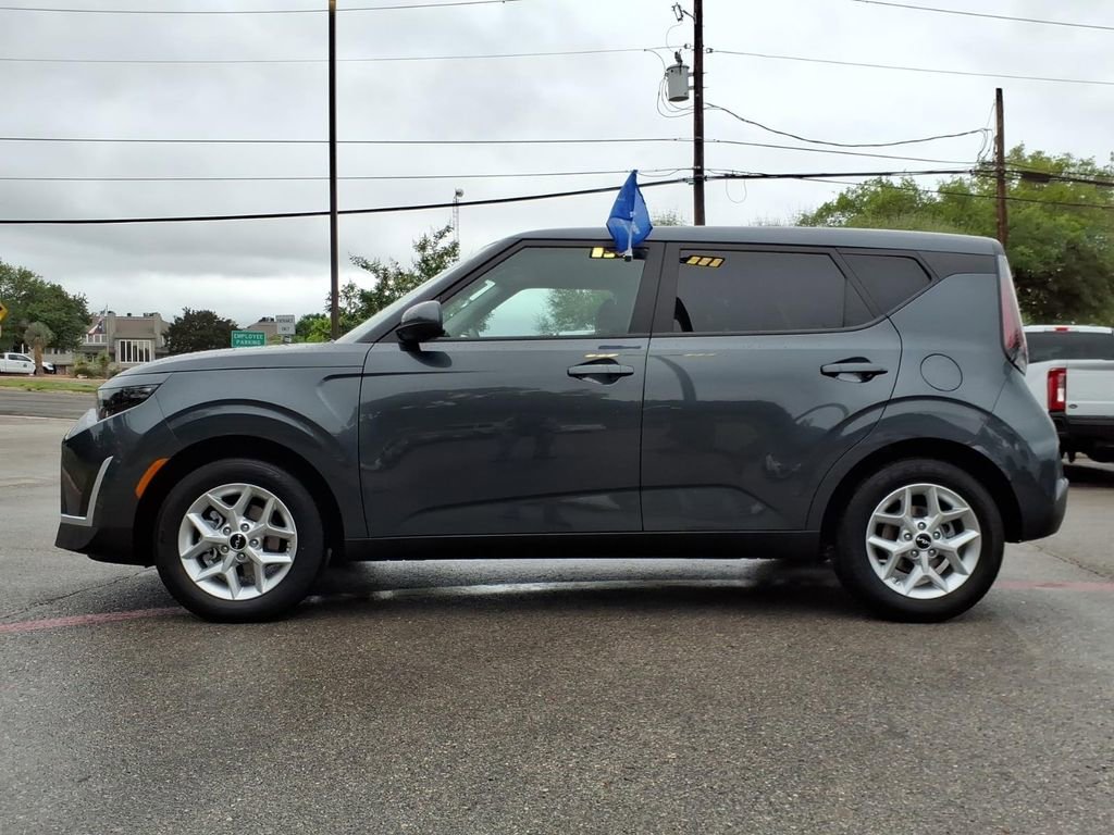 Used 2025 Kia Soul LX w/ LX Technology Package FWD image 9