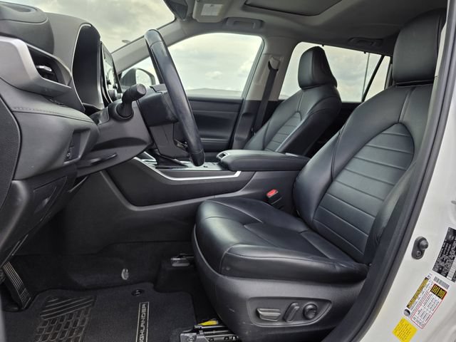 Used 2021 Toyota Highlander XLE FWD image 13