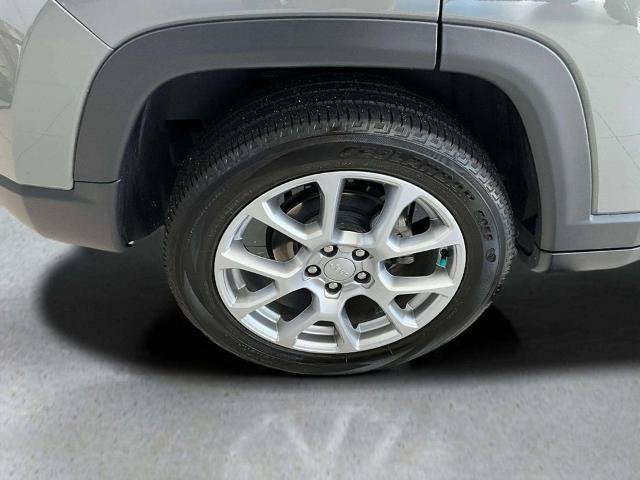 Used 2023 Jeep Compass Latitude w/ Sun and Sound Group AWD/4WD image 30