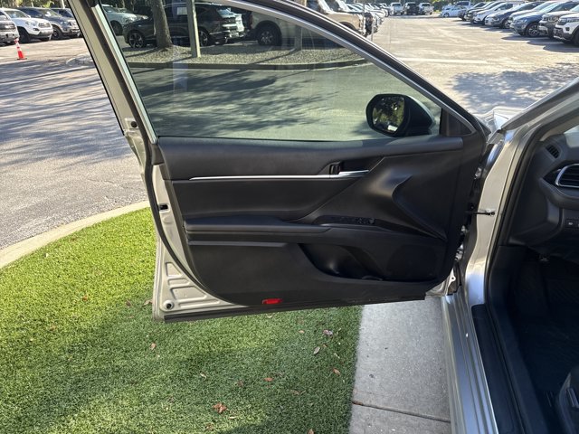 Used 2023 Toyota Camry SE FWD image 12
