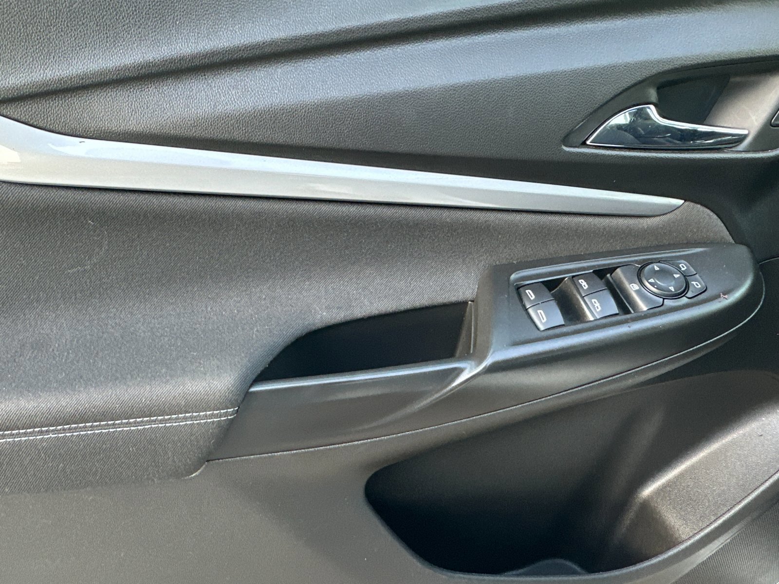 Used 2022 Chevrolet Bolt EUV LT w/ Comfort Package image 11