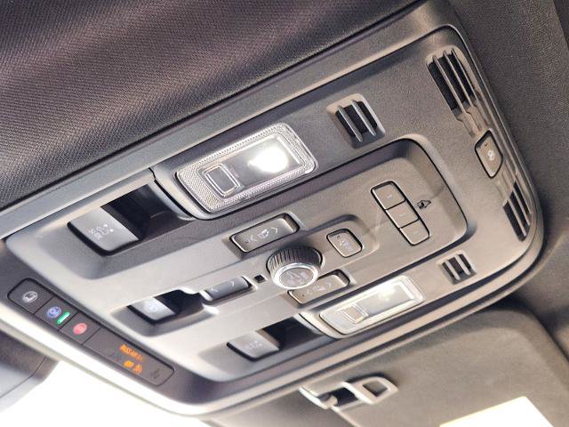 Used 2021 GMC Yukon XL Denali w/ Denali Premium Package AWD/4WD image 25