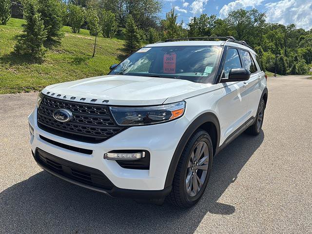 Certified 2024 Ford Explorer XLT w/ Equipment Group 202A AWD/4WD image 8