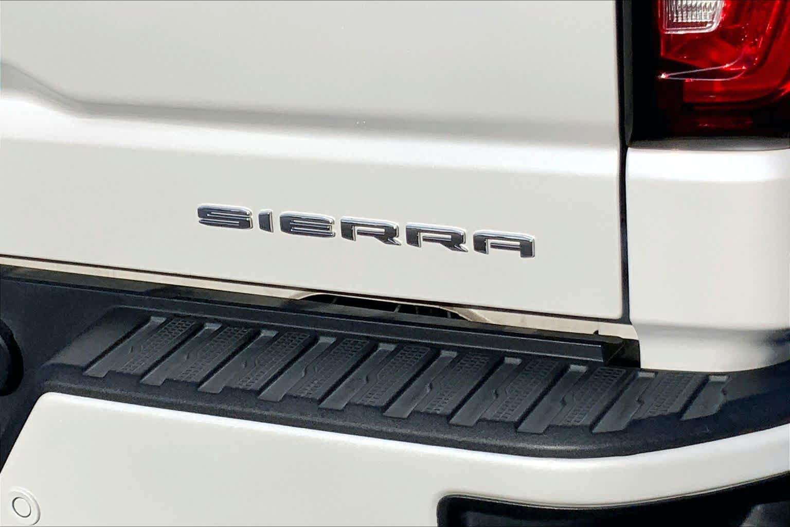 Used 2024 GMC Sierra 1500 Denali w/ Denali Reserve Package AWD/4WD image 10