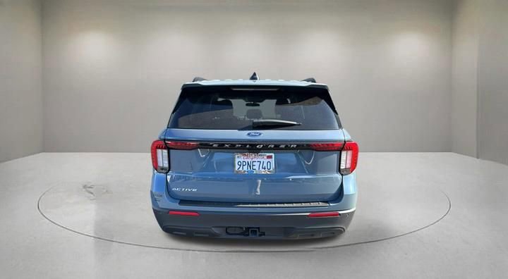 Certified 2025 Ford Explorer Active RWD image 3